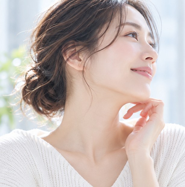 ほほえむ女性